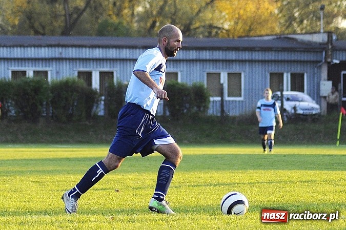 Zdjęcie w galerii na portalu naszraciborz.pl: Piłkarze Rafako wygrali z Naprzodem wiadomości z regionu