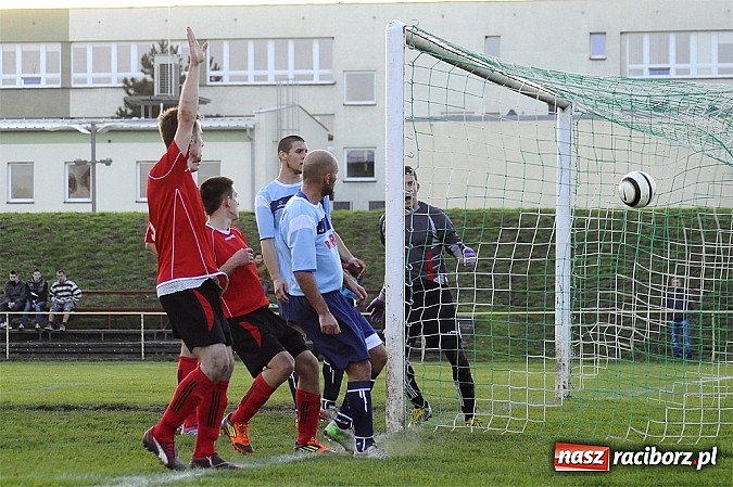 Zdjęcie w galerii na portalu naszraciborz.pl: Piłkarze Rafako wygrali z Naprzodem wiadomości z regionu