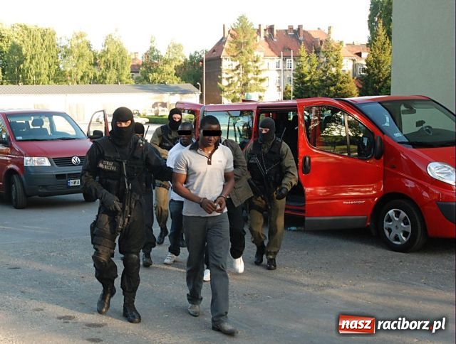 Zdjęcie w galerii na portalu naszraciborz.pl: Fikcyjne małżeństwa z Nigeryjczykami wiadomości z regionu