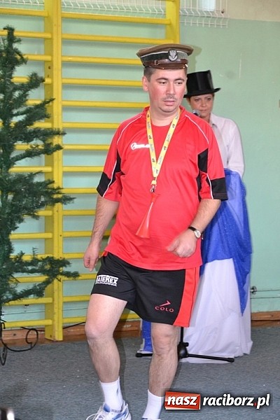 Zdjęcie w galerii na portalu naszraciborz.pl: Łatwiej być księdzem niż aktorem, czyli szkolny festyn w rudzkim ZSO! wiadomości z regionu