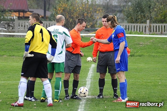 Zdjęcie w galerii na portalu naszraciborz.pl: Emocje w derbach: karny, kartki i pięć goli wiadomości z regionu