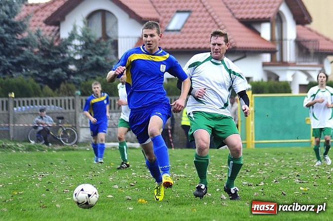 Zdjęcie w galerii na portalu naszraciborz.pl: Emocje w derbach: karny, kartki i pięć goli wiadomości z regionu