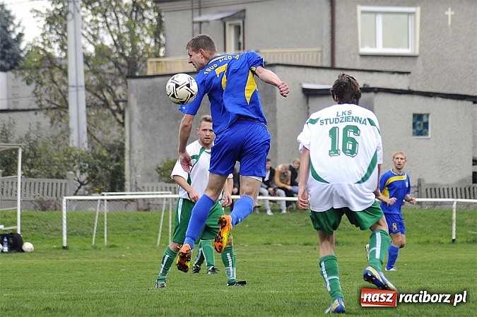 Zdjęcie w galerii na portalu naszraciborz.pl: Emocje w derbach: karny, kartki i pięć goli wiadomości z regionu