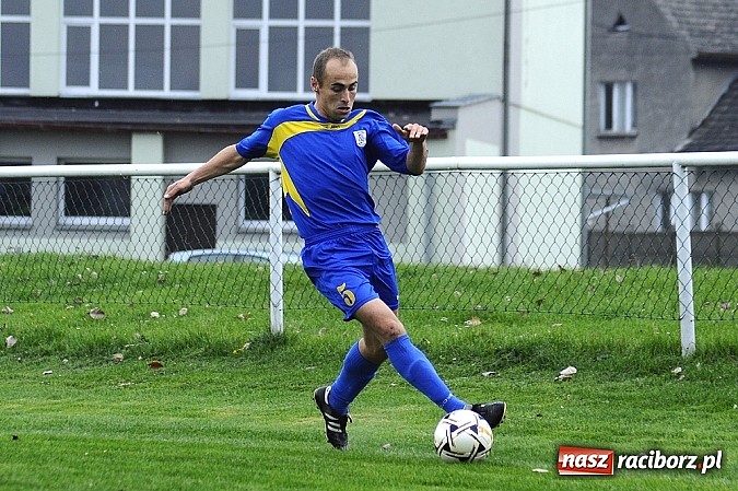Zdjęcie w galerii na portalu naszraciborz.pl: Emocje w derbach: karny, kartki i pięć goli wiadomości z regionu