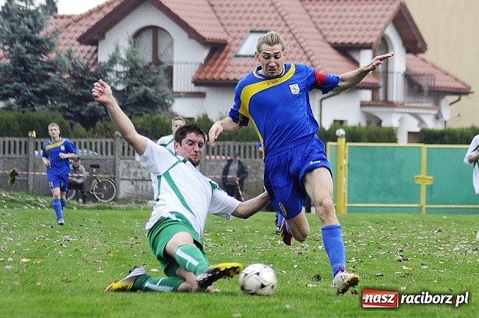 Zdjęcie w galerii na portalu naszraciborz.pl: Emocje w derbach: karny, kartki i pięć goli wiadomości z regionu