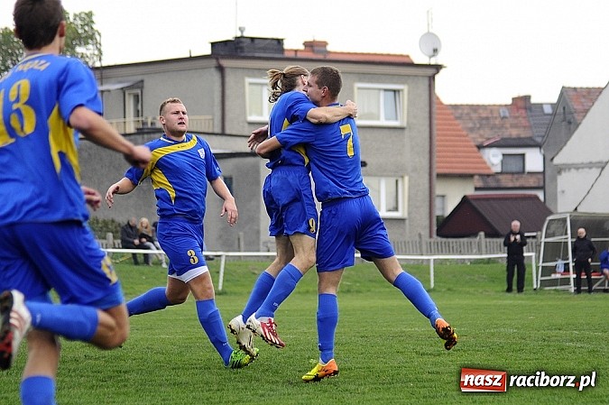 Zdjęcie w galerii na portalu naszraciborz.pl: Emocje w derbach: karny, kartki i pięć goli wiadomości z regionu
