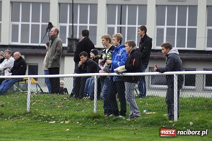 Zdjęcie w galerii na portalu naszraciborz.pl: Emocje w derbach: karny, kartki i pięć goli wiadomości z regionu