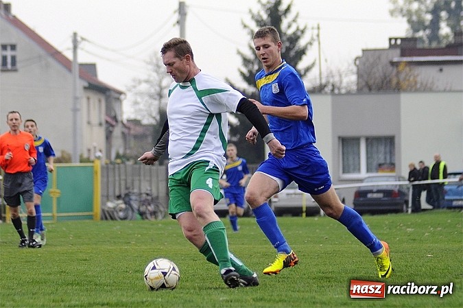 Zdjęcie w galerii na portalu naszraciborz.pl: Emocje w derbach: karny, kartki i pięć goli wiadomości z regionu