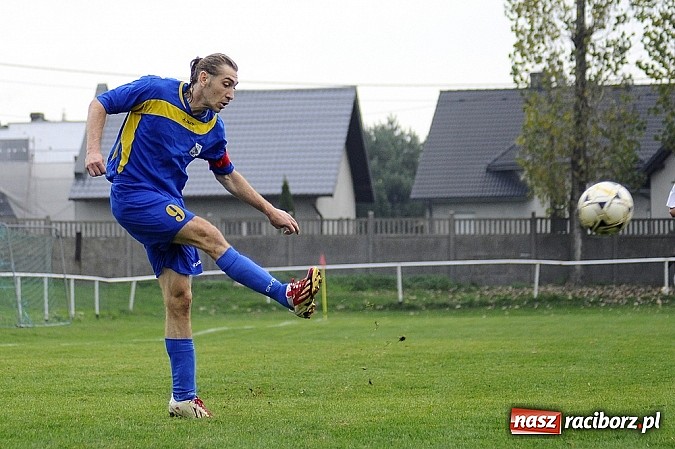 Zdjęcie w galerii na portalu naszraciborz.pl: Emocje w derbach: karny, kartki i pięć goli wiadomości z regionu