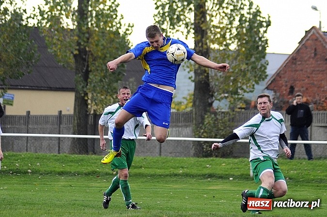 Zdjęcie w galerii na portalu naszraciborz.pl: Emocje w derbach: karny, kartki i pięć goli wiadomości z regionu