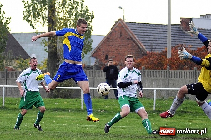 Zdjęcie w galerii na portalu naszraciborz.pl: Emocje w derbach: karny, kartki i pięć goli wiadomości z regionu