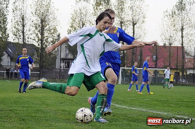 Zdjęcie w galerii na portalu naszraciborz.pl: Emocje w derbach: karny, kartki i pięć goli wiadomości z regionu
