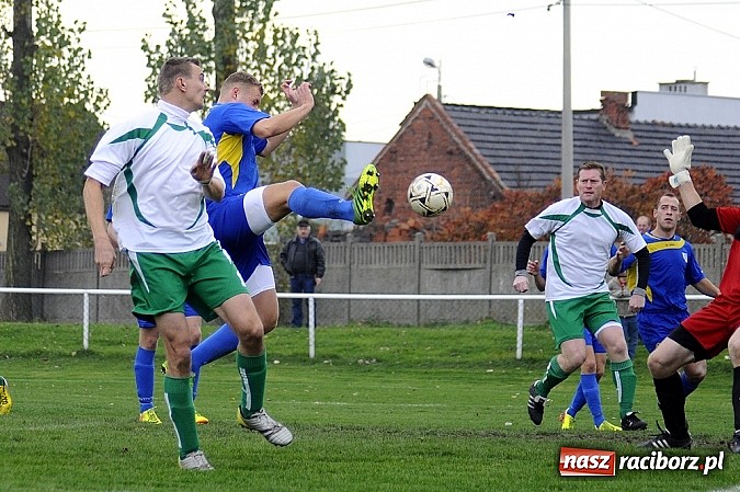 Zdjęcie w galerii na portalu naszraciborz.pl: Emocje w derbach: karny, kartki i pięć goli wiadomości z regionu