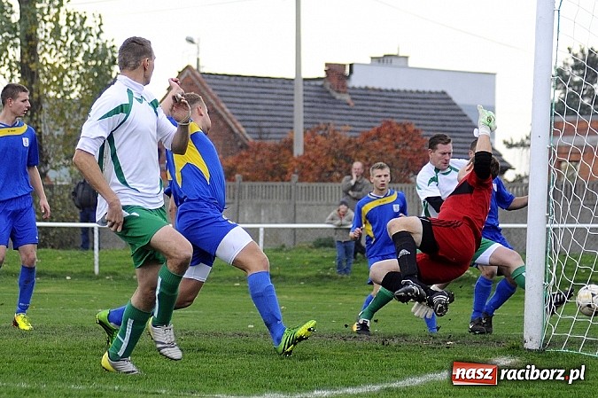 Zdjęcie w galerii na portalu naszraciborz.pl: Emocje w derbach: karny, kartki i pięć goli wiadomości z regionu