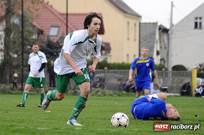 Zdjęcie w galerii na portalu naszraciborz.pl: Emocje w derbach: karny, kartki i pięć goli wiadomości z regionu