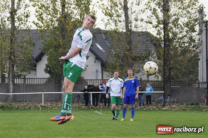 Zdjęcie w galerii na portalu naszraciborz.pl: Emocje w derbach: karny, kartki i pięć goli wiadomości z regionu