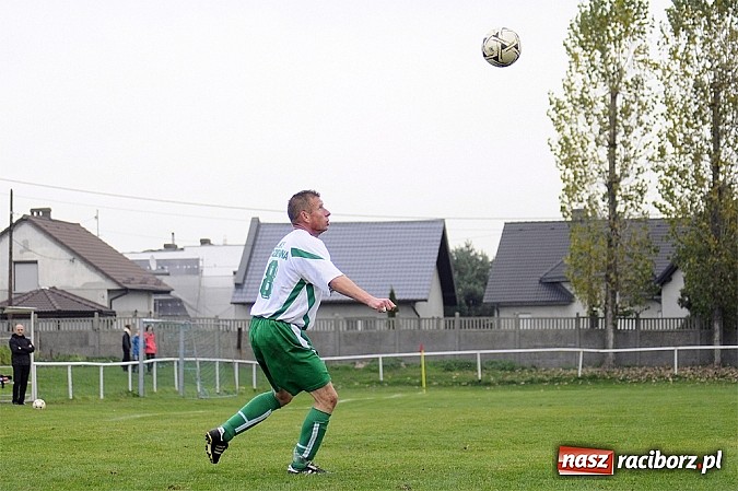 Zdjęcie w galerii na portalu naszraciborz.pl: Emocje w derbach: karny, kartki i pięć goli wiadomości z regionu