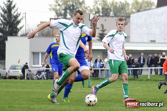 Zdjęcie w galerii na portalu naszraciborz.pl: Emocje w derbach: karny, kartki i pięć goli wiadomości z regionu