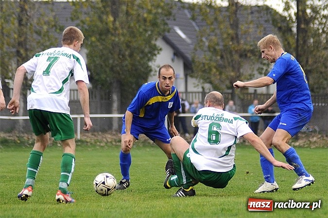 Zdjęcie w galerii na portalu naszraciborz.pl: Emocje w derbach: karny, kartki i pięć goli wiadomości z regionu