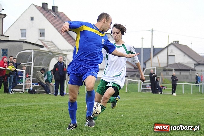 Zdjęcie w galerii na portalu naszraciborz.pl: Emocje w derbach: karny, kartki i pięć goli wiadomości z regionu