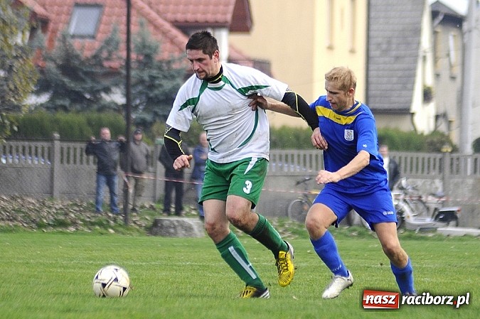 Zdjęcie w galerii na portalu naszraciborz.pl: Emocje w derbach: karny, kartki i pięć goli wiadomości z regionu