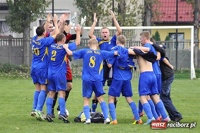 Zdjęcie w galerii na portalu naszraciborz.pl: Emocje w derbach: karny, kartki i pięć goli wiadomości z regionu