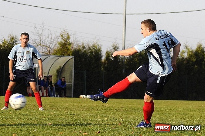 Zdjęcie w galerii na portalu naszraciborz.pl: Markowice-Rogów: Wygrana w ostatnich minutach wiadomości z regionu
