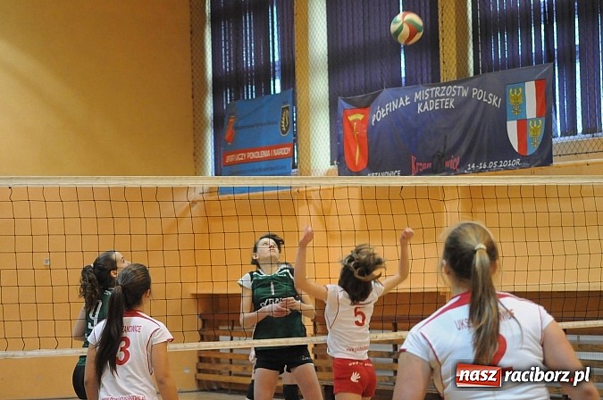 Zdjęcie w galerii na portalu naszraciborz.pl: UKS Krzanowice z pucharem starosty wiadomości z regionu