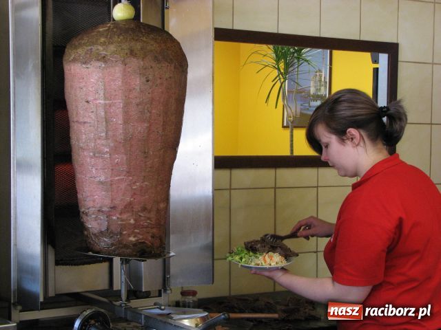 Zdjęcie w galerii na portalu naszraciborz.pl: Kebabownie jak apteki wiadomości z regionu