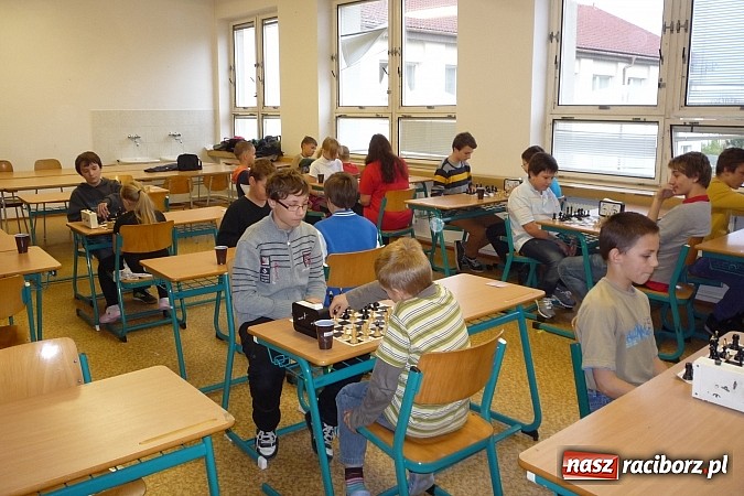 Zdjęcie w galerii na portalu naszraciborz.pl: Młodzi szachiści z Tworkowa na turnieju w Piszczu wiadomości z regionu