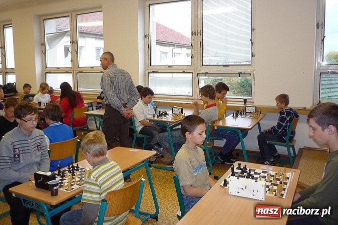 Zdjęcie w galerii na portalu naszraciborz.pl: Młodzi szachiści z Tworkowa na turnieju w Piszczu wiadomości z regionu