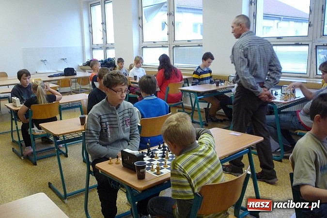 Zdjęcie w galerii na portalu naszraciborz.pl: Młodzi szachiści z Tworkowa na turnieju w Piszczu wiadomości z regionu