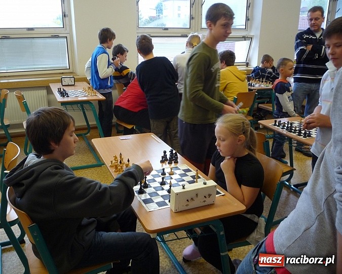 Zdjęcie w galerii na portalu naszraciborz.pl: Młodzi szachiści z Tworkowa na turnieju w Piszczu wiadomości z regionu