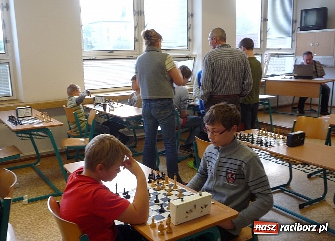 Zdjęcie w galerii na portalu naszraciborz.pl: Młodzi szachiści z Tworkowa na turnieju w Piszczu wiadomości z regionu
