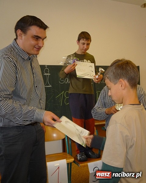 Zdjęcie w galerii na portalu naszraciborz.pl: Młodzi szachiści z Tworkowa na turnieju w Piszczu wiadomości z regionu