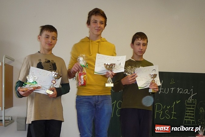 Zdjęcie w galerii na portalu naszraciborz.pl: Młodzi szachiści z Tworkowa na turnieju w Piszczu wiadomości z regionu