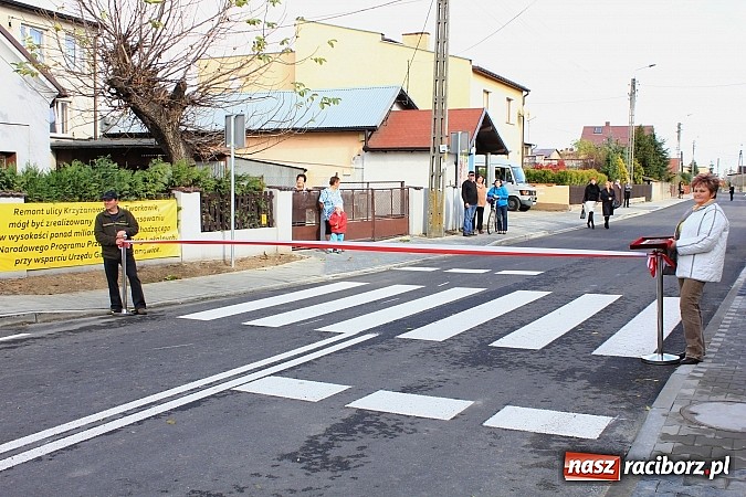 Zdjęcie w galerii na portalu naszraciborz.pl: Uroczyste otwarcie ulicy Krzyżanowskiej w Tworkowie z udziałem wojewody wiadomości z regionu