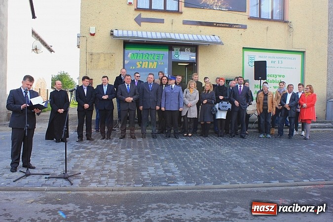 Zdjęcie w galerii na portalu naszraciborz.pl: Uroczyste otwarcie ulicy Krzyżanowskiej w Tworkowie z udziałem wojewody wiadomości z regionu