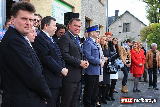 Zdjęcie w galerii na portalu naszraciborz.pl: Uroczyste otwarcie ulicy Krzyżanowskiej w Tworkowie z udziałem wojewody wiadomości z regionu