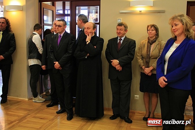 Zdjęcie w galerii na portalu naszraciborz.pl: Uroczyste otwarcie ulicy Krzyżanowskiej w Tworkowie z udziałem wojewody wiadomości z regionu