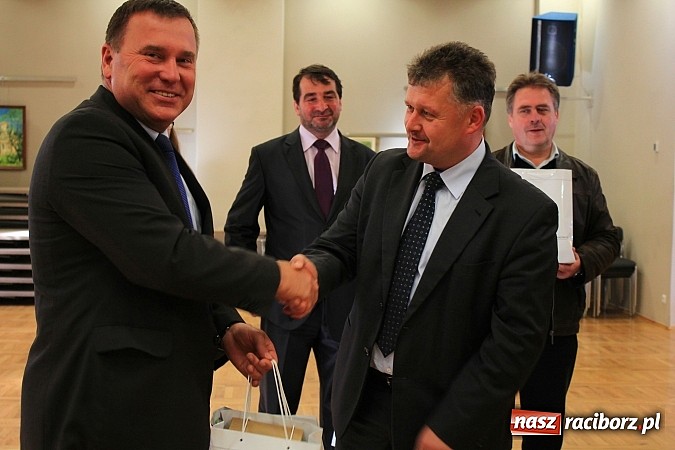 Zdjęcie w galerii na portalu naszraciborz.pl: Uroczyste otwarcie ulicy Krzyżanowskiej w Tworkowie z udziałem wojewody wiadomości z regionu