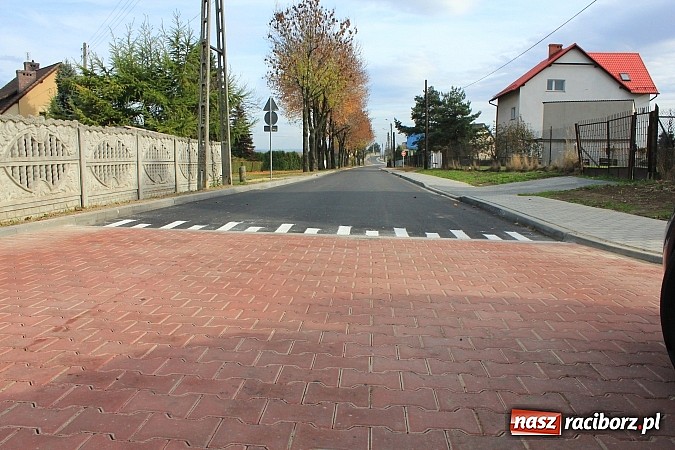 Zdjęcie w galerii na portalu naszraciborz.pl: Uroczyste otwarcie ulicy Krzyżanowskiej w Tworkowie z udziałem wojewody wiadomości z regionu