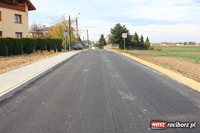 Zdjęcie w galerii na portalu naszraciborz.pl: Uroczyste otwarcie ulicy Krzyżanowskiej w Tworkowie z udziałem wojewody wiadomości z regionu