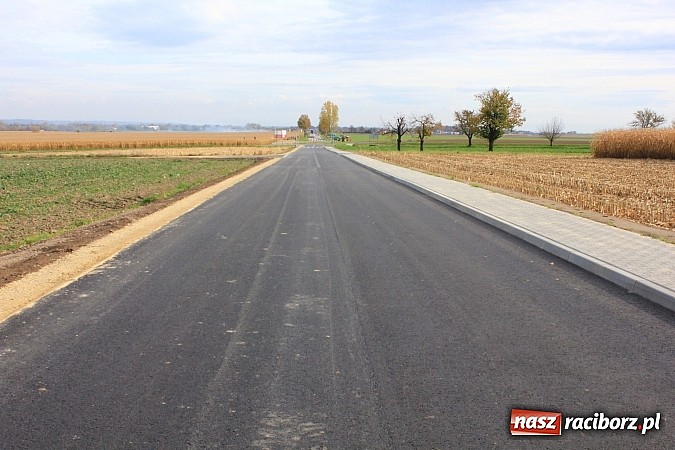 Zdjęcie w galerii na portalu naszraciborz.pl: Uroczyste otwarcie ulicy Krzyżanowskiej w Tworkowie z udziałem wojewody wiadomości z regionu