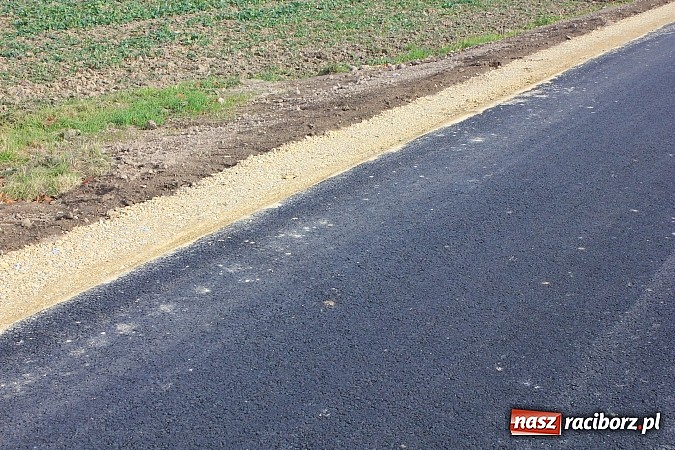 Zdjęcie w galerii na portalu naszraciborz.pl: Uroczyste otwarcie ulicy Krzyżanowskiej w Tworkowie z udziałem wojewody wiadomości z regionu