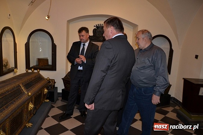 Zdjęcie w galerii na portalu naszraciborz.pl: Uroczyste otwarcie ulicy Krzyżanowskiej w Tworkowie z udziałem wojewody wiadomości z regionu