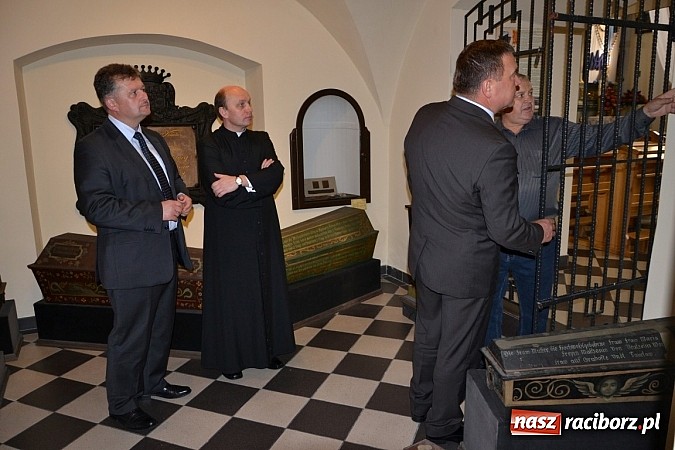 Zdjęcie w galerii na portalu naszraciborz.pl: Uroczyste otwarcie ulicy Krzyżanowskiej w Tworkowie z udziałem wojewody wiadomości z regionu