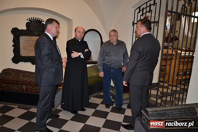 Zdjęcie w galerii na portalu naszraciborz.pl: Uroczyste otwarcie ulicy Krzyżanowskiej w Tworkowie z udziałem wojewody wiadomości z regionu