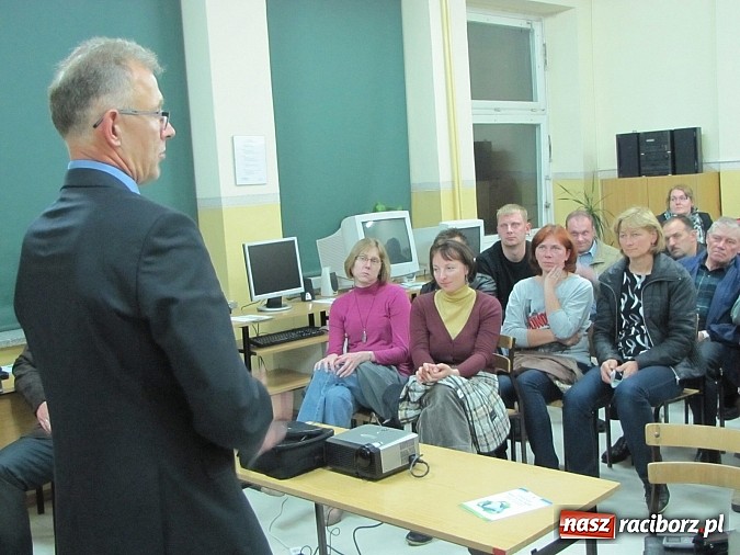 Zdjęcie w galerii na portalu naszraciborz.pl: Chcą pasów jak w Roszkowie i progów zwalniających na Korczaka wiadomości z regionu