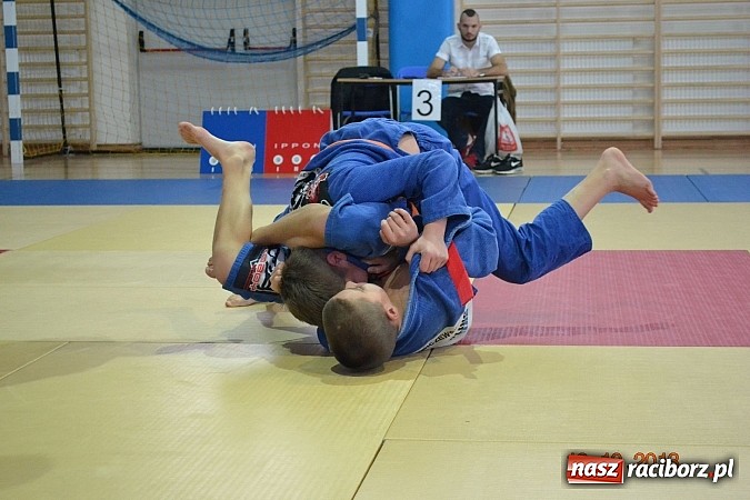 Zdjęcie w galerii na portalu naszraciborz.pl: Łamator z workiem złotych medali wiadomości z regionu